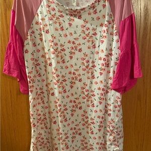 CFloral Pink and White Raglan Sleeve Top